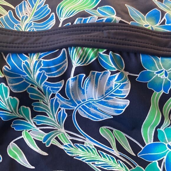 Land’s End Plus Standard high neck keyhole tankini top blue print soft D cup Var - Picture 11 of 14
